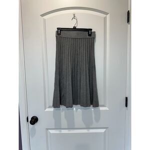 Kerisma Pleated Gray Knit Pull-on Skirt Size Medium